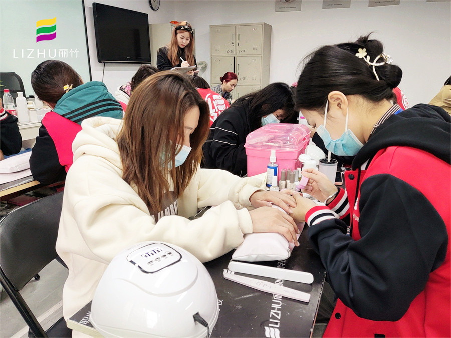 南寧美甲基礎班考核 | 南寧市培訓美甲師