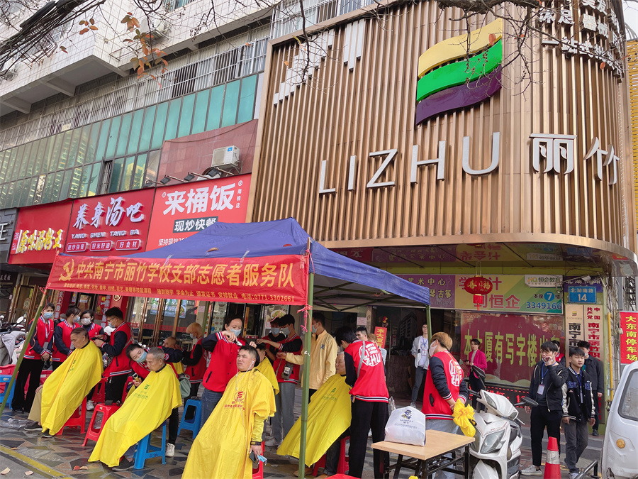 麗竹學(xué)校開展理發(fā)，美容，美甲活動，共慶“二月二””