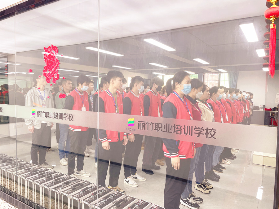 直擊南寧有名老牌職業(yè)學(xué)校學(xué)員每日晨會(huì)