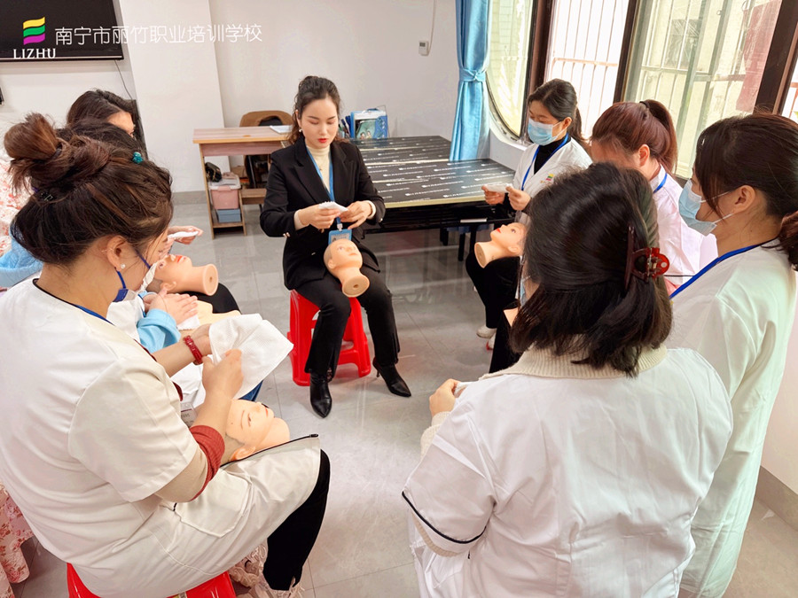 面部護(hù)理工作包括什?廣西零基礎(chǔ)美容培訓(xùn)