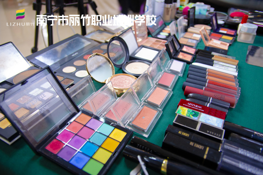 眼影的色調(diào)認識，廣西彩妝化妝基礎(chǔ)班課件內(nèi)容