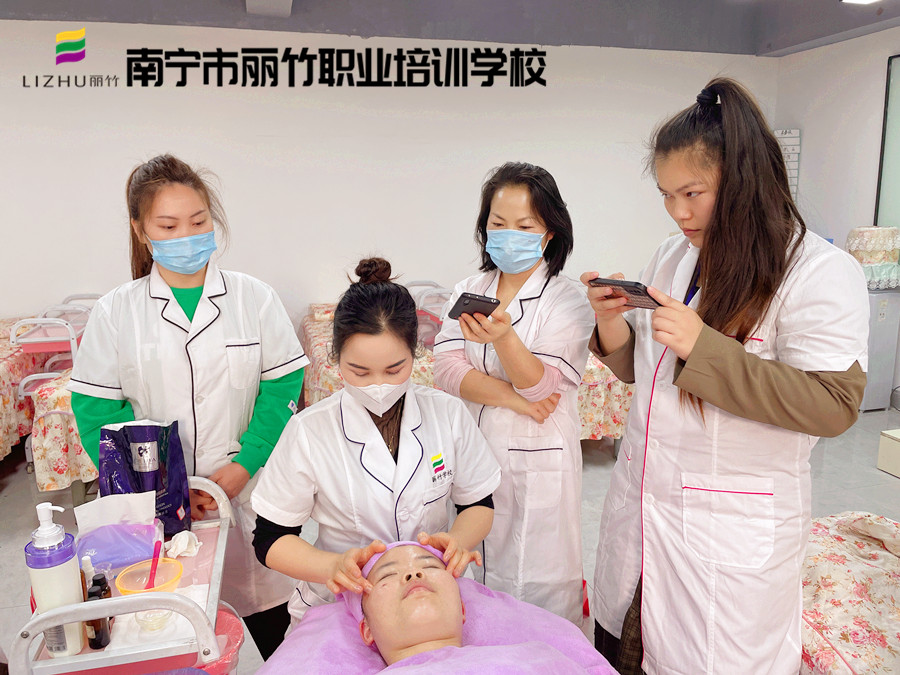 點按太陽（xue）的注意事項，南寧按摩學(xué)校培訓(xùn)內(nèi)容