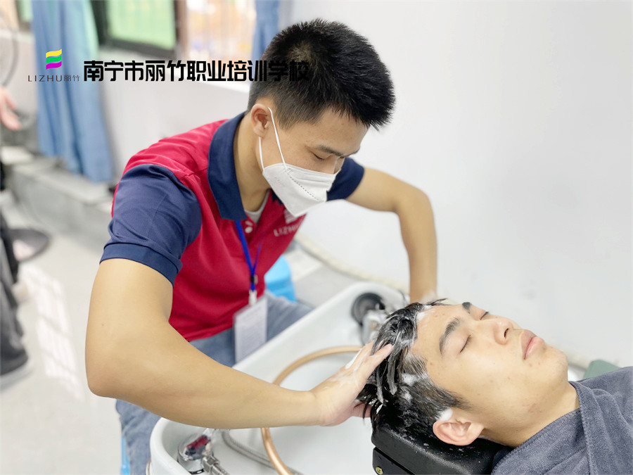 如何判斷頭發(fā)類型？零基礎(chǔ)學(xué)洗護(hù)