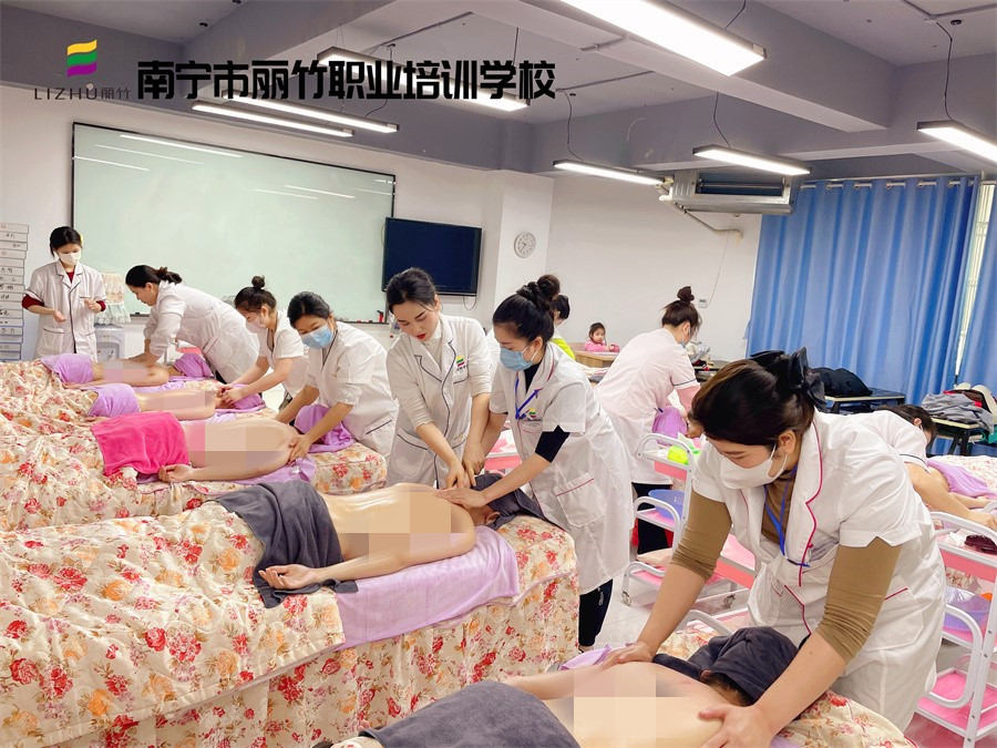 春季背部按摩的好處，廣西美容實(shí)訓(xùn)練習(xí)講解