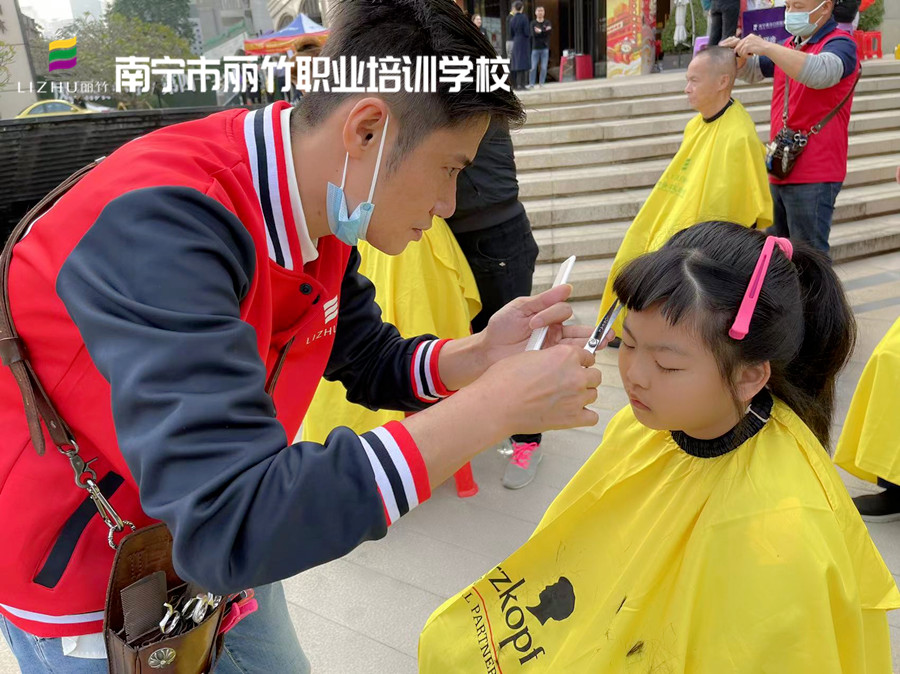 發(fā)分叉怎么保養(yǎng)？南寧美發(fā)養(yǎng)發(fā)護(hù)理頭發(fā)教程