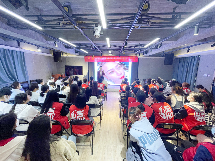 機(jī)器操作紋唇注意事項(xiàng)，一起學(xué)南寧紋繡培訓(xùn)師課程