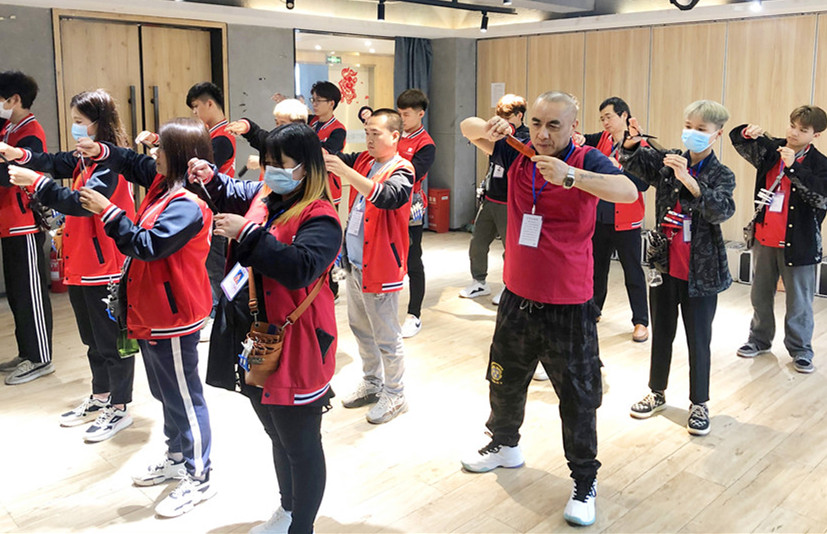 美發(fā)剪刀操作注意事項，南寧美發(fā)師培訓(xùn)基礎(chǔ)課程