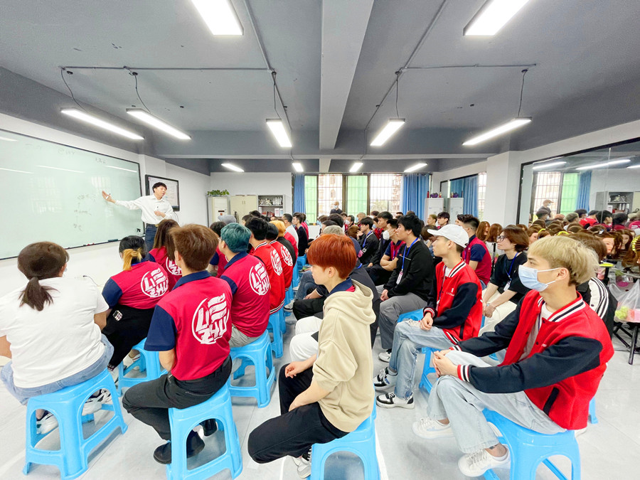 南寧美發(fā)學校推薦工作，麗竹學校舉行就業(yè)宣講會