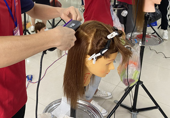 頭發(fā)拉直后的護(hù)理方法，廣西美發(fā)護(hù)發(fā)培訓(xùn)班課程