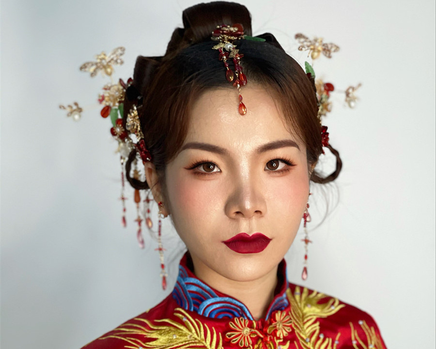 東方新娘造型，廣西新娘彩妝學(xué)校演繹中式浪漫