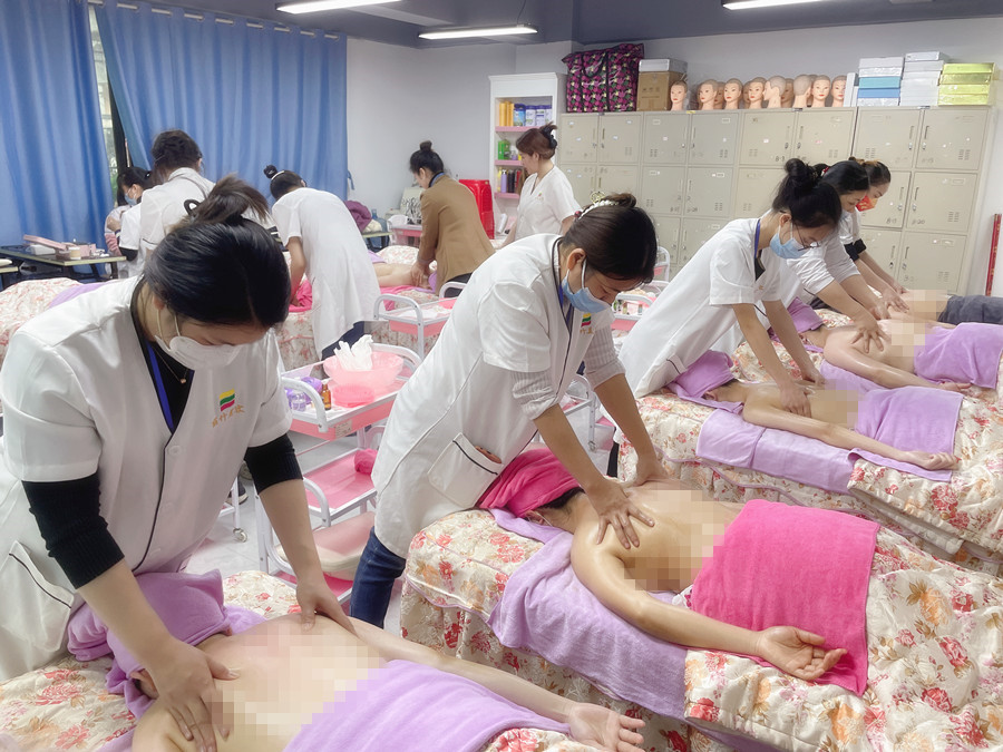 肩胛骨粘連怎么辦？廣西美容推拿學(xué)校解答