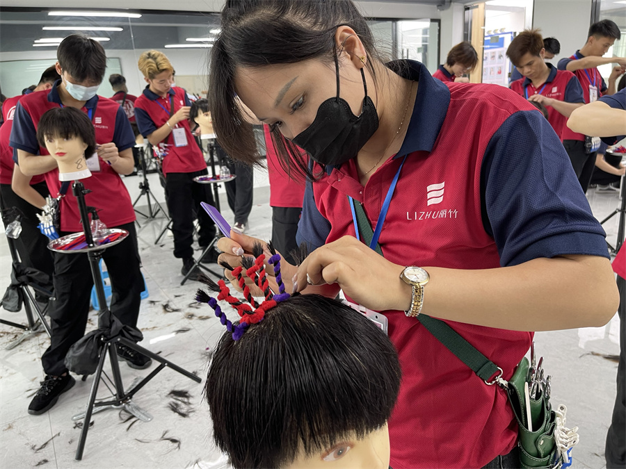 廣西燙發(fā)技術(shù)：煙花燙需要注意什么？