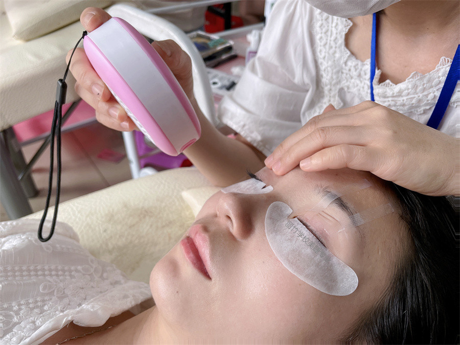 美睫風扇吹風機有什么用？南寧學美睫技術(shù)