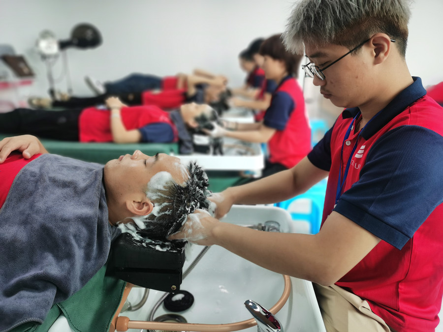 頭發(fā)如何保養(yǎng)？南寧美發(fā)護(hù)理培訓(xùn)課程