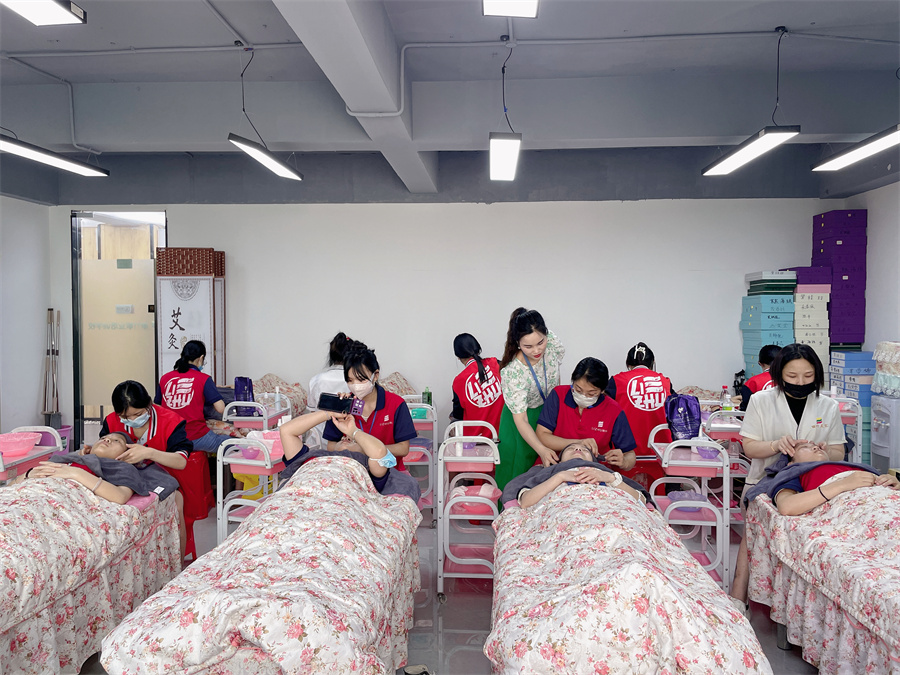 廣西美容師資格證書(shū)考點(diǎn)舉行美容師考前手法實(shí)踐模擬