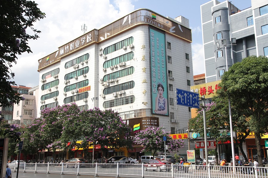 1686288045994059.jpg 學(xué)校大樓.jpg