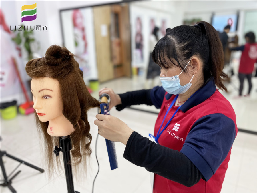 美發(fā)電棒注意事項，廣西正規(guī)美發(fā)學校分享