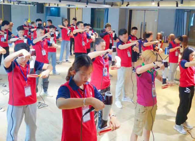 美發(fā)養(yǎng)發(fā)護理：如何使用吹風筒吹頭發(fā)？