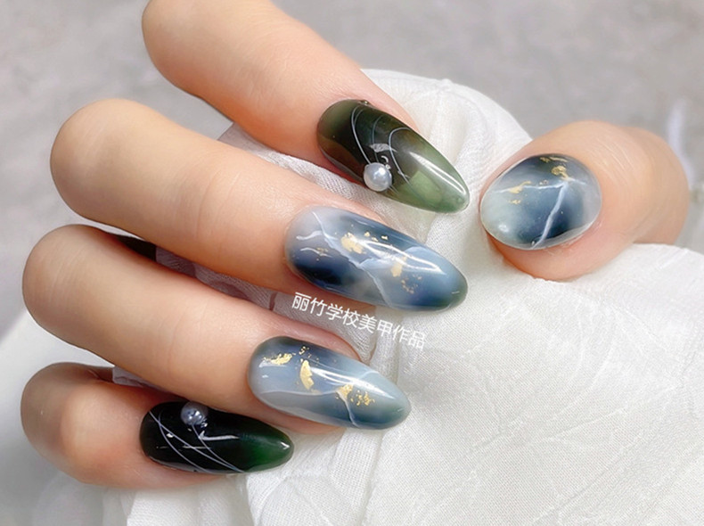 水墨暈染美甲，廣西美甲培訓(xùn)機(jī)構(gòu)學(xué)員作品