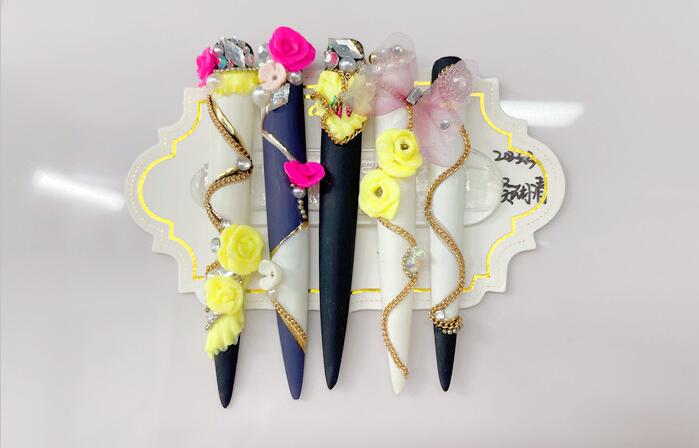 創(chuàng)意雕花沙龍甲，南寧美甲培訓(xùn)學(xué)員作品