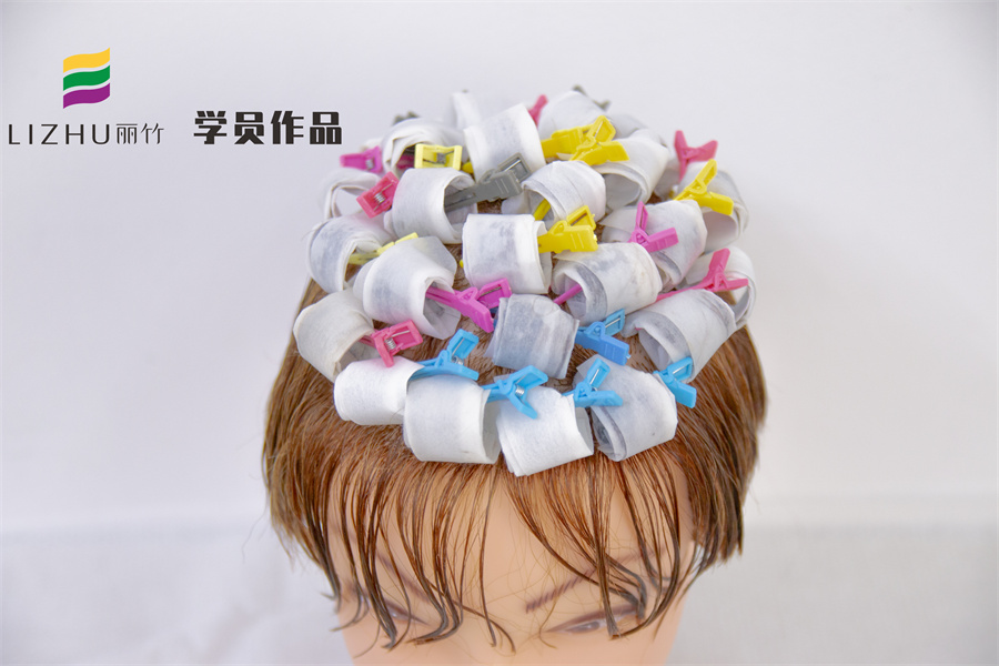 廣西燙發(fā)造型學(xué)校作品：錫紙燙、定位燙，包租婆卷筒造型