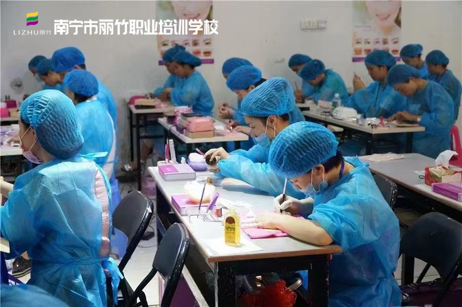 如何選擇紋繡學校？南寧紋繡學校教你