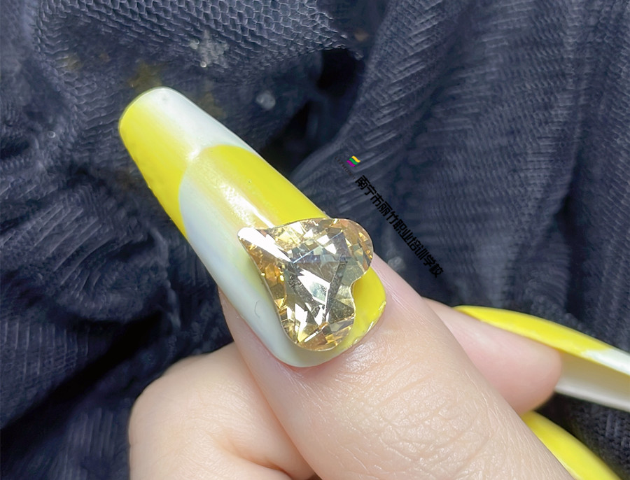 飾品美甲，廣西美甲造型培訓(xùn)學(xué)員作品