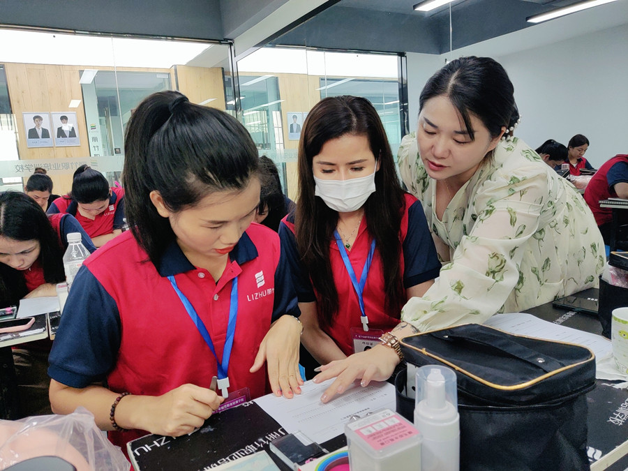 紙上練習睫毛，廣西美睫培訓基礎(chǔ)練習