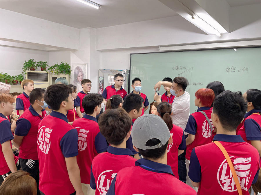 南寧剪發(fā)：打?。考舳?？傻傻分不清