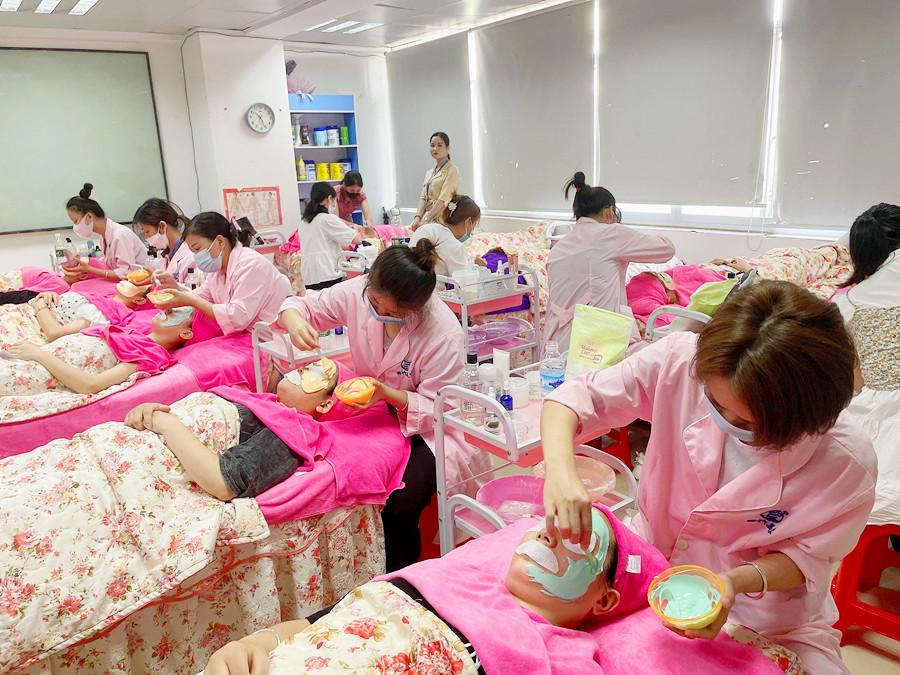 涂抹式面膜和貼片面膜區(qū)別，廣西美容培訓面部