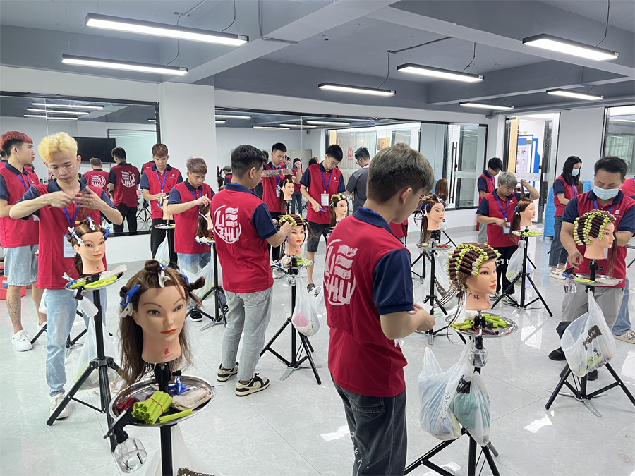 學(xué)美發(fā)？南寧美發(fā)學(xué)校排名推薦你到麗竹學(xué)校