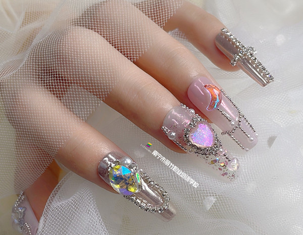 堆鉆美甲作品，廣西培訓美甲造型