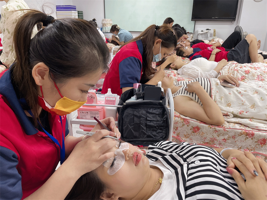 美睫是什么？南寧哪里可以學(xué)美睫？