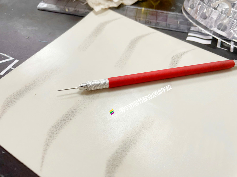 紋眉眉形設(shè)計技巧，南寧紋眉專業(yè)培訓(xùn)