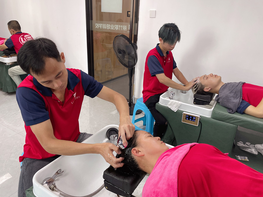 頭發(fā)分叉如何護理，零基礎學護發(fā)