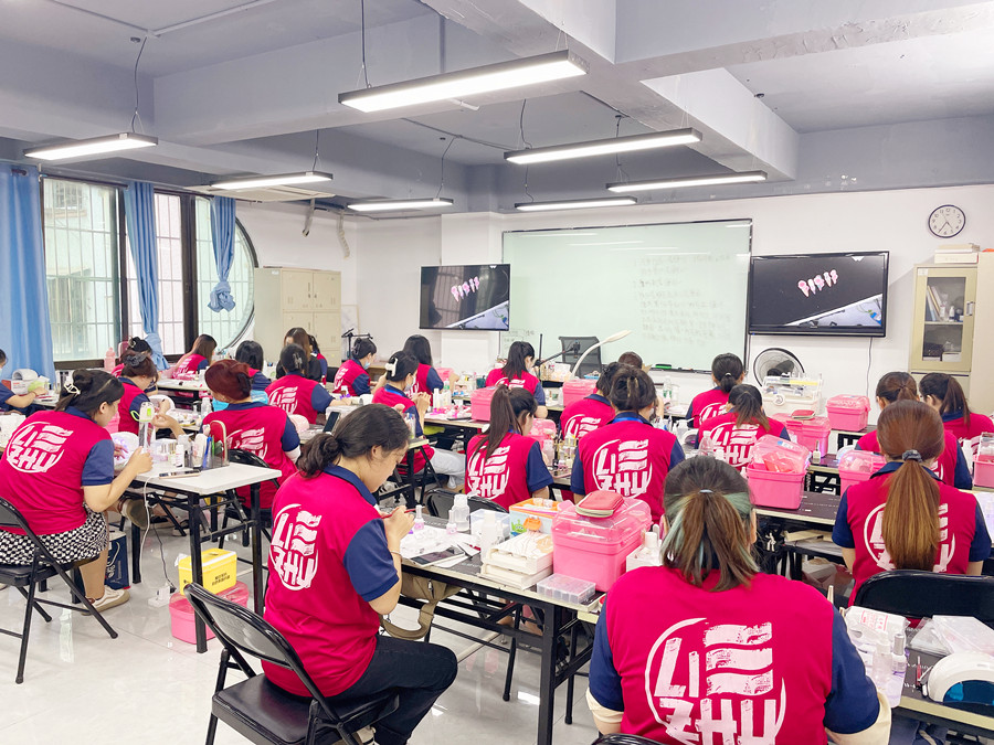 為什么要學(xué)美甲？在南寧學(xué)美甲有前途嗎？