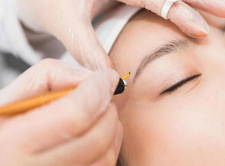 南寧紋繡學校：在紋眉補色時，你要注意這些