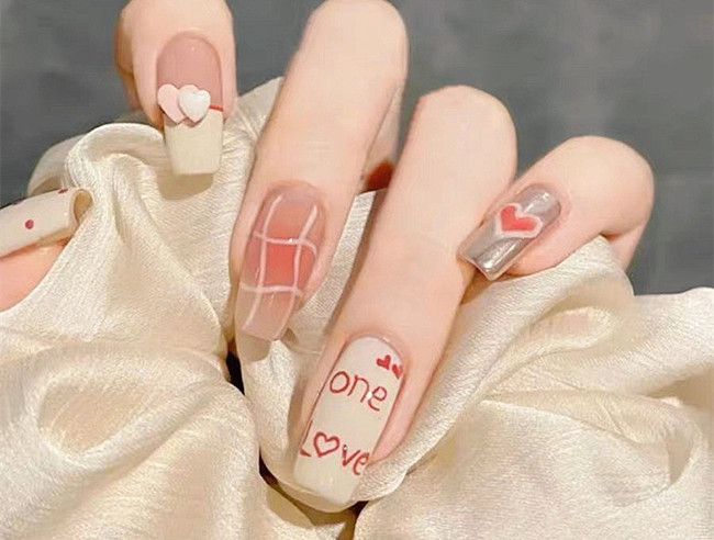 糖果色法式美甲，南寧培訓(xùn)美甲師推薦