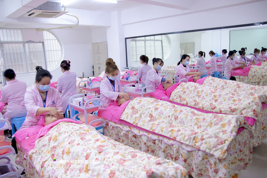 秋冬季節(jié)抗老的重要性，廣西美容護(hù)膚抗老培訓(xùn)