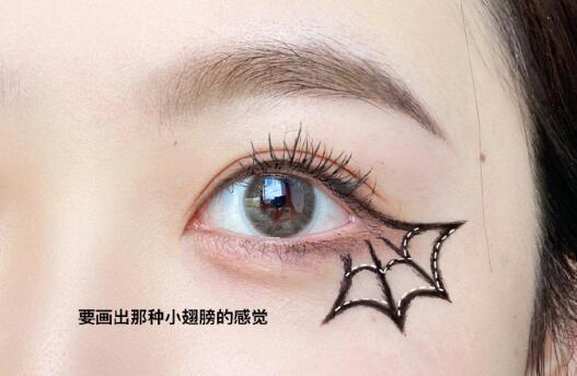 眼線(xiàn)怎么畫(huà)初學(xué)者：可愛(ài)萬(wàn)圣節(jié)眼線(xiàn)教程