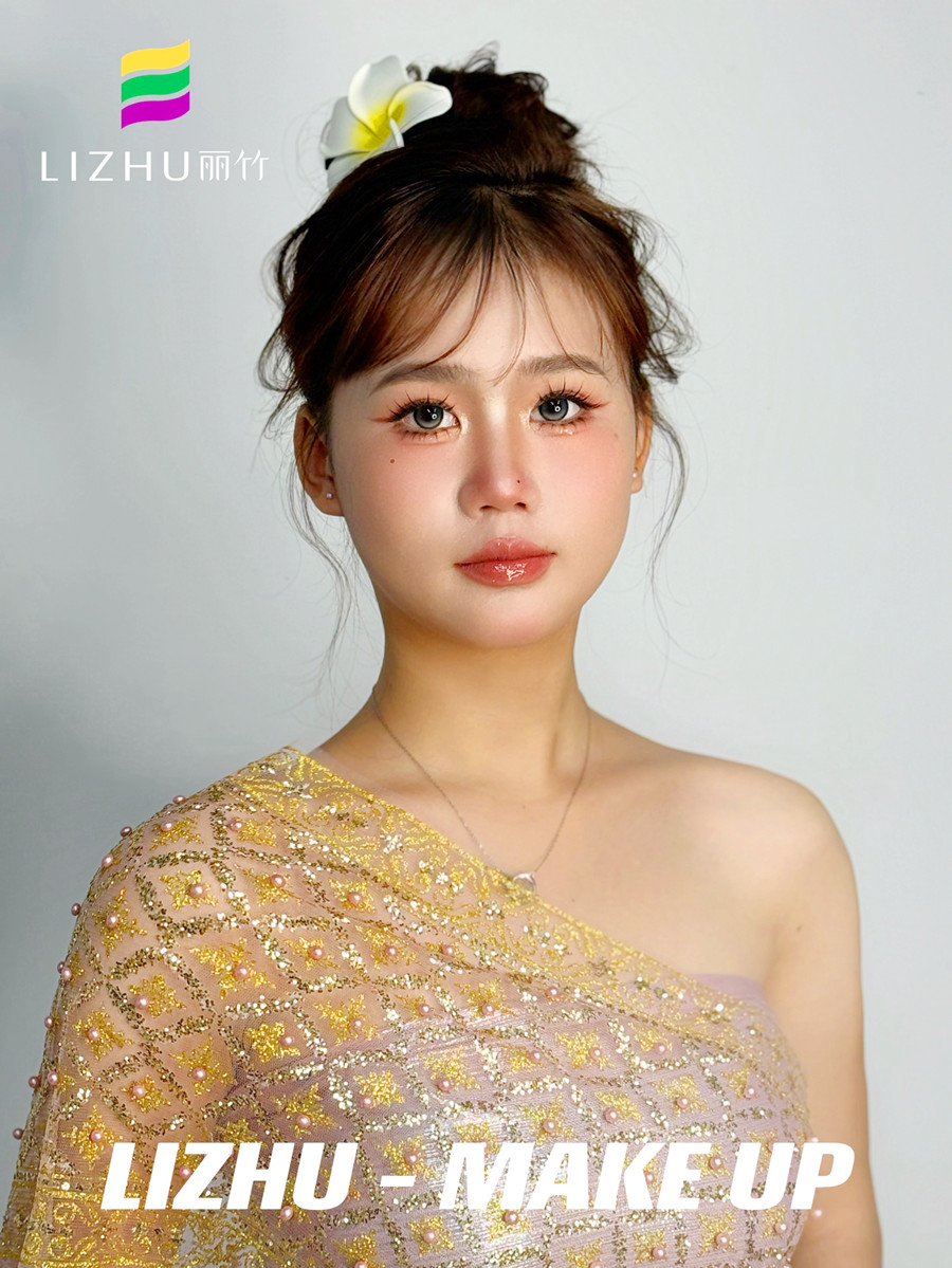 1699256708778267.jpg 傣族寫真造型-2.jpg