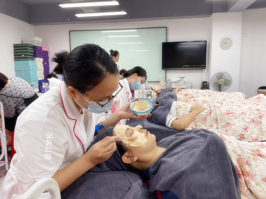 紋眉后可以敷面膜嗎？廣西紋繡師解釋給你聽