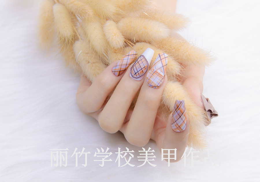 適合新手的美甲款式，廣西美甲款式進(jìn)修培訓(xùn)分享