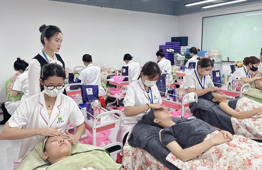 油皮初秋護(hù)膚貼士，南學(xué)美容護(hù)膚管理