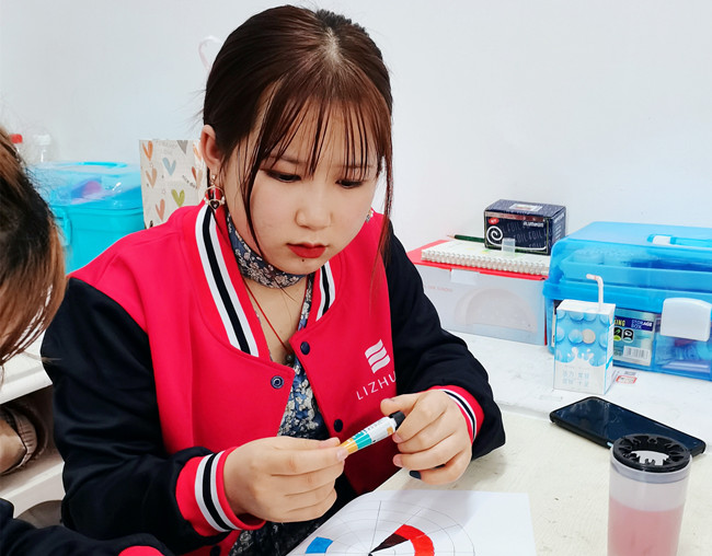 南寧美甲培訓班畢業(yè)學員感言：要常常聯(lián)系