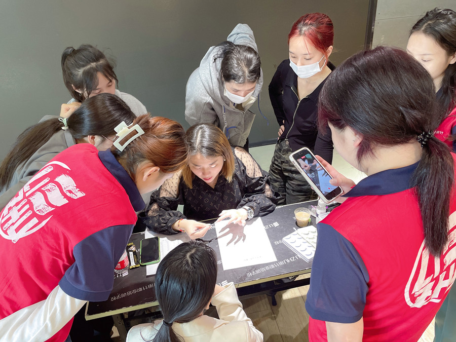 麗竹年終美睫進修專場，老師手把手教學(xué)