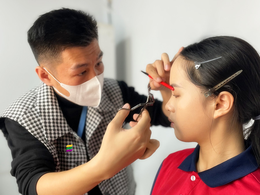 如何用睫毛夾？化妝工具介紹