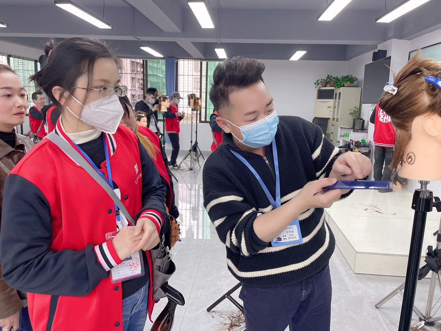 常見的長發(fā)發(fā)尾修剪方式，廣西女士剪發(fā)教學(xué)