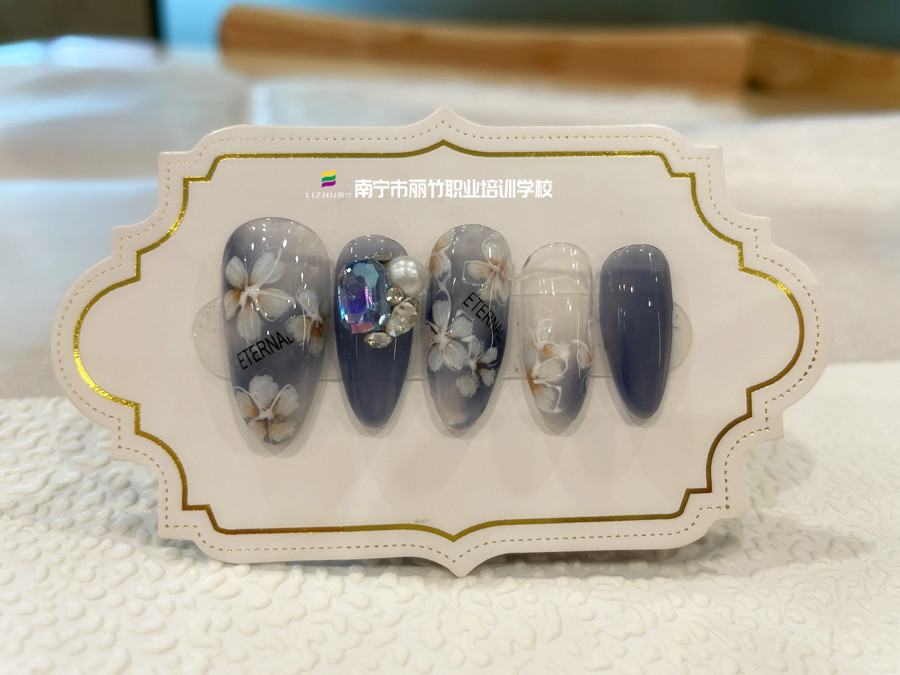 花卉美甲，南寧美甲進(jìn)修提升