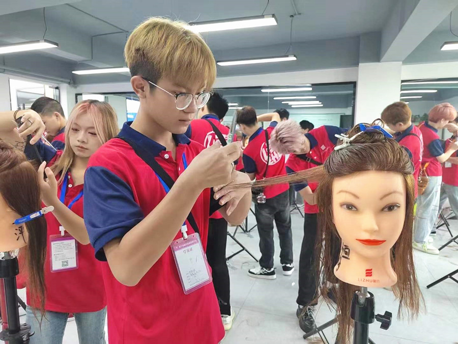 發(fā)片打薄的方法，廣西剪發(fā)基礎(chǔ)教學(xué)詳解